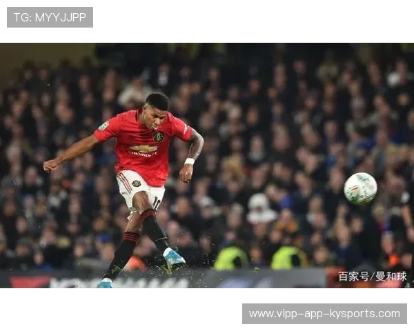 曼联多脚配合进入禁区，拉什福德射门高出